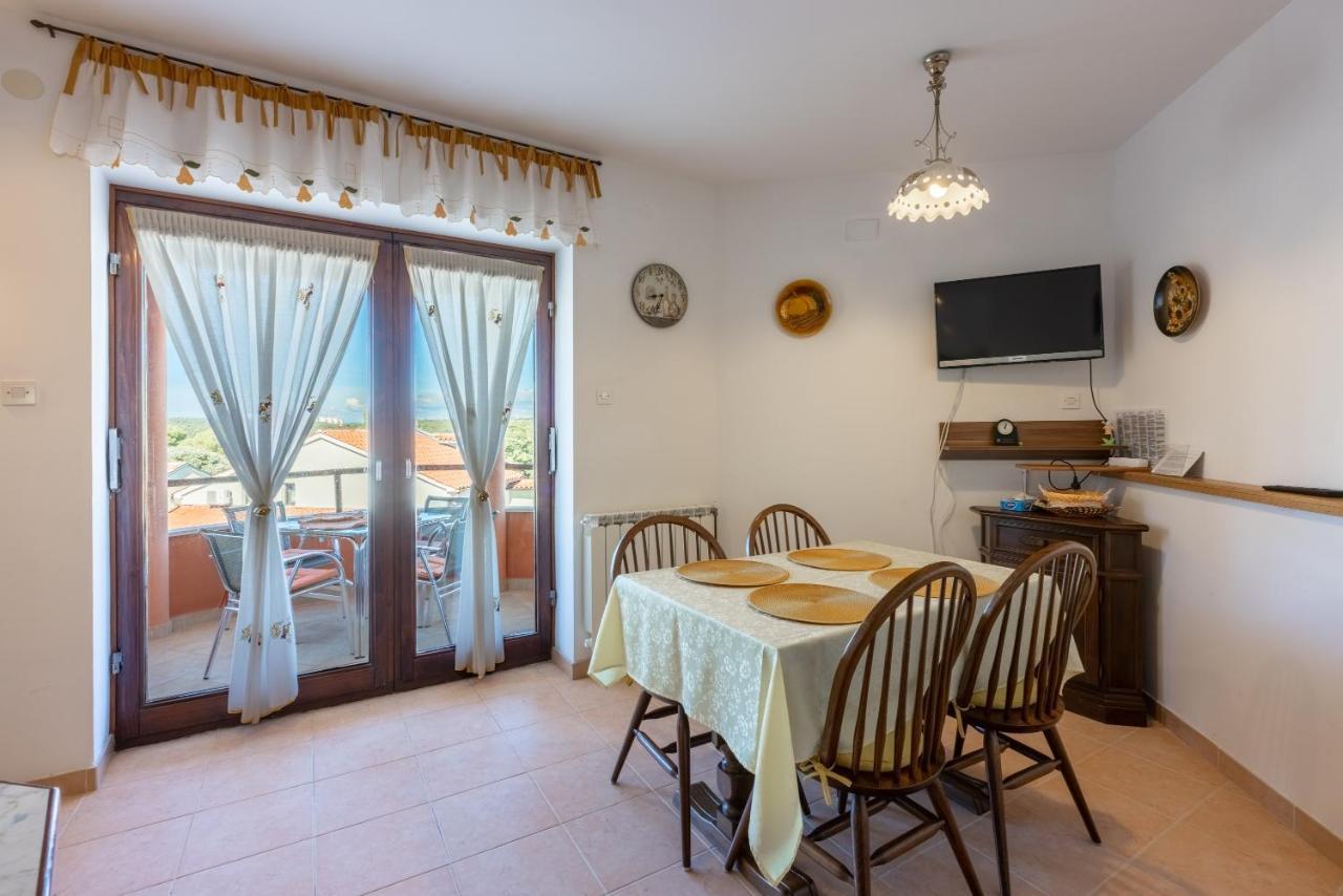 Apartments Villa Mavero Banjole Exterior photo