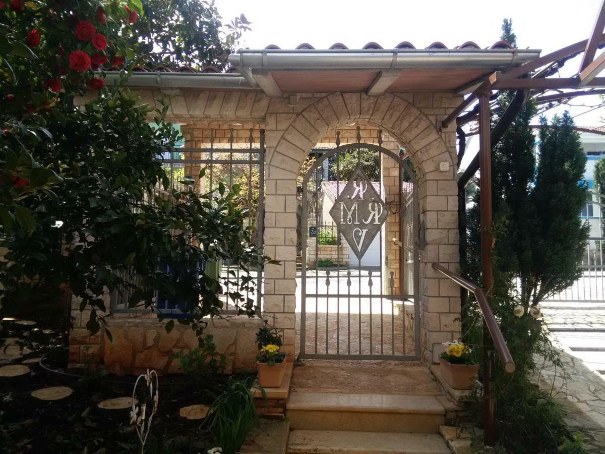 Apartments Villa Mavero Banjole Exterior photo