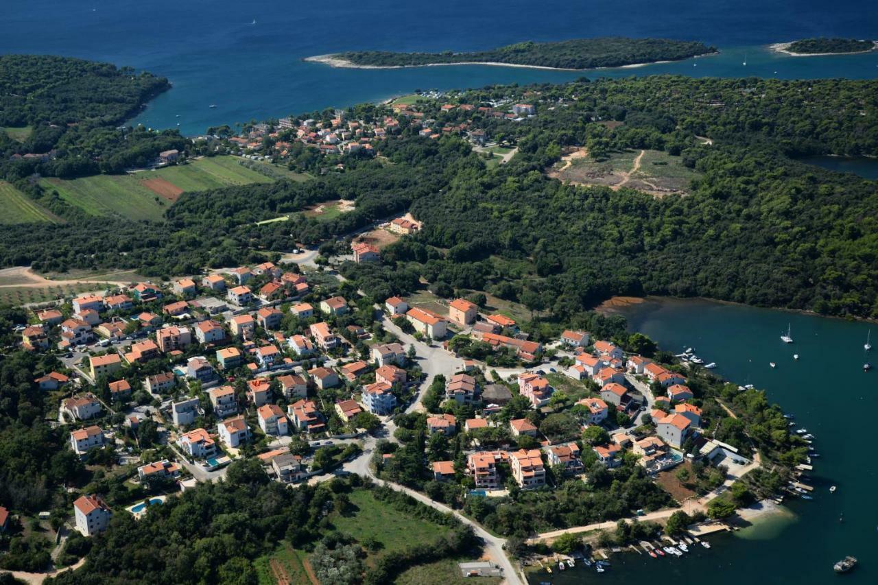 Apartments Villa Mavero Banjole Exterior photo